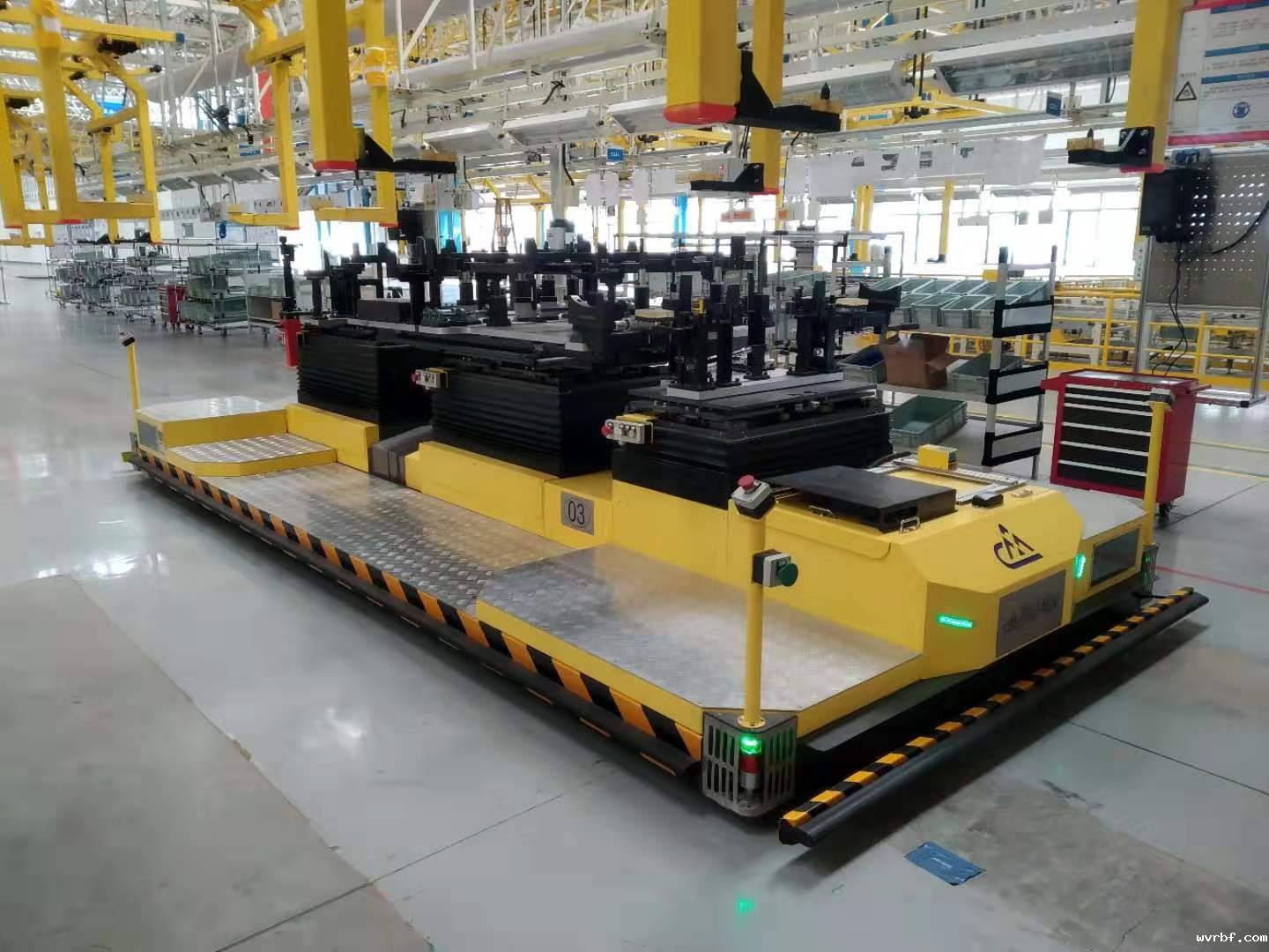 新能源高压电池视觉识别合装移动机器人