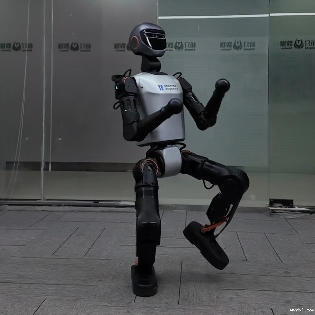 加速进化T1机器人拟人化突破